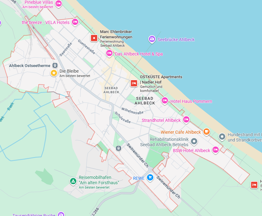 Seebrücke und Strand im Seebad Ahlbeck auf Usedom bei Sonnenschein